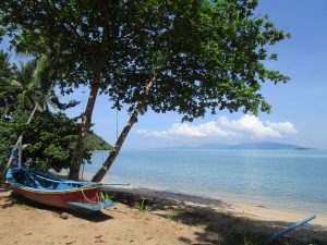 Un bateau sur une plage de Thailande