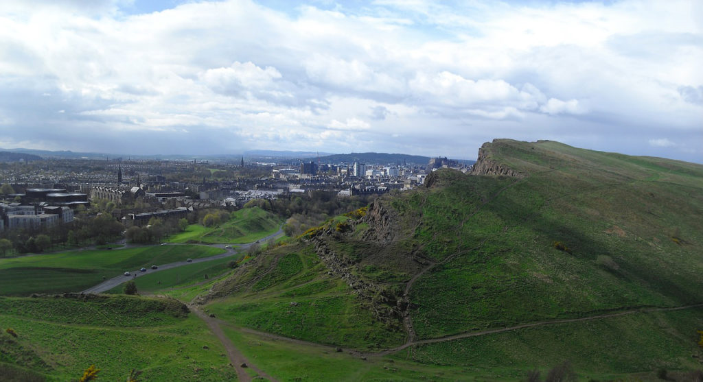 Vue panoramique sur Edimbourg depuis Arthur’s Seat