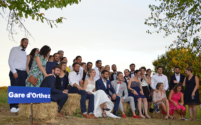 Photo de mariage avec les amis du couple